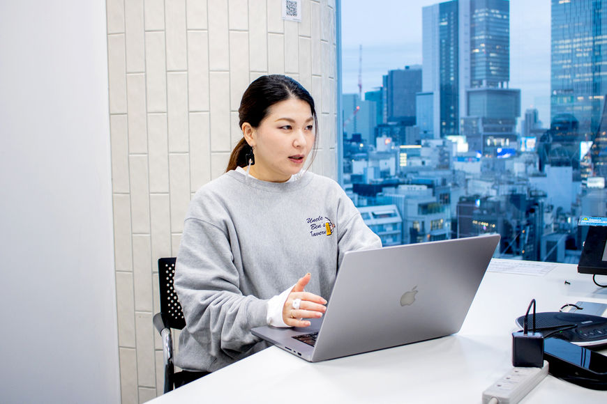   中島 さや香     /  クリエイティブ人事 / CyberAgent Creative Center クリエイティブマネジメント室 室長  
2007年に新卒で入社。以降、新卒採用、人事労務、オフィス企画など、多岐にわたるバックオフィス業務を経験。その後、2011年よりメディア事業管轄の人事組織を立ち上げ、HRBPとして約50のプロダクトに携わる。現在は、IP領域のHRBPを務めるほか、CyberAgent Creative Center内のクリエイティブマネジメント室 室長として、クリエイティブ組織や人材の観点から戦略的な人事施策や広報活動を推進している。