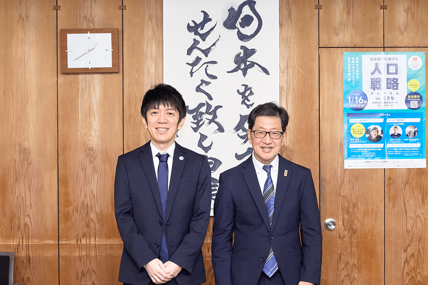 左：(株)タップル代表取締役 平松繁和　右：高知県 濵田 省司 知事