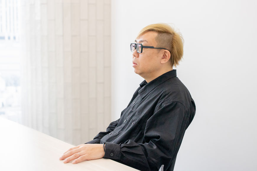     佐藤洋介 
サイバーエージェント執行役員 / クリエイティブ担当  
 
大手印刷会社のWeb制作部門に新卒入社後、2012年にサイバーエージェントへ中途入社。スマホサービス立ち上げの最盛期からクリエイティブ組織の体制を確立させ、競争力となるクオリティを社内から生み出す礎をつくる。2016年4月から当社初のクリエイティブ領域の執行役員に就任。「ABEMA」など主にメディア&IP事業のクリエイティブを監修。