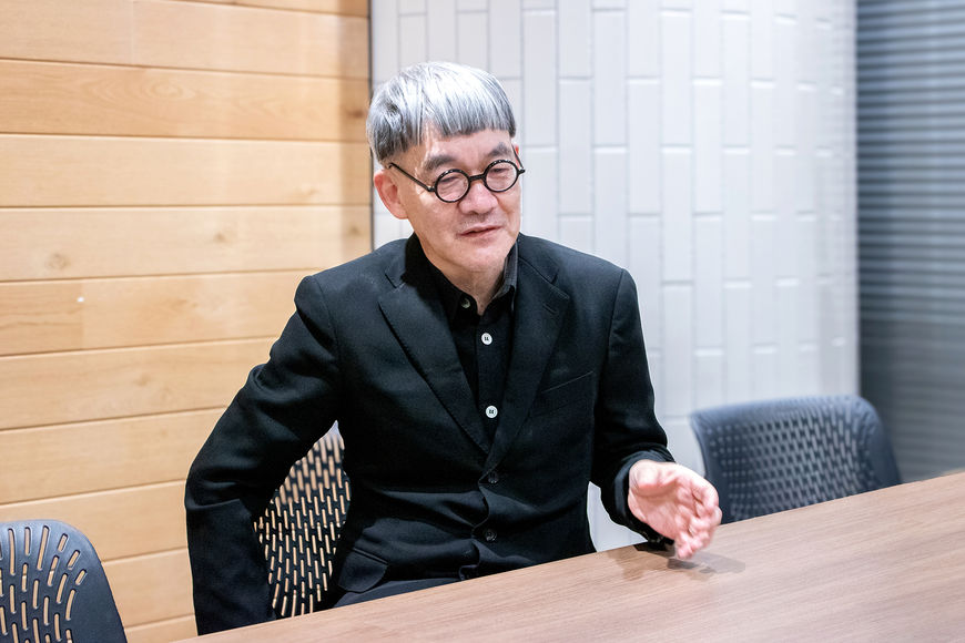    布施 英利 氏  &nbsp;&nbsp; / 東京藝術大学教授   芸術学者・批評家。1960年、群馬県生まれ。東京藝術大学大学院修了後、東京大学医学部助手などを経て、現在、東京藝術大学教授。主な著書に、『脳の中の美術館 ヒトの絵画の5万年』、『遠近法がわかれば絵画がわかる』、『色彩がわかれば絵画がわかる』、『現代アートはすごい』など。 