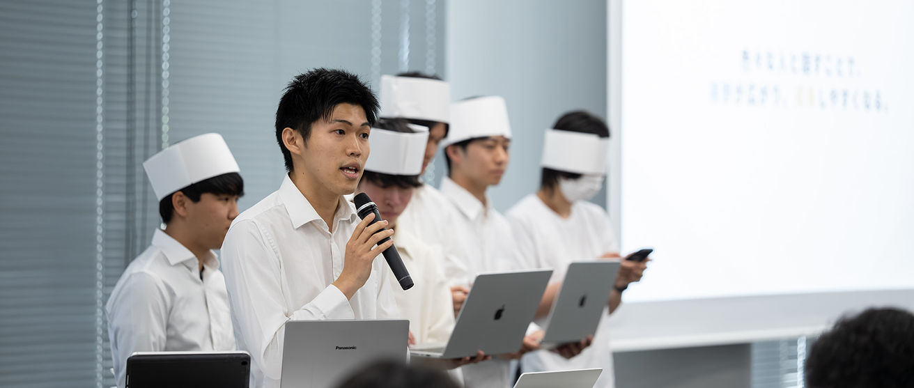 最優秀賞に選ばれた「今日スシ」、チーム発表の様子